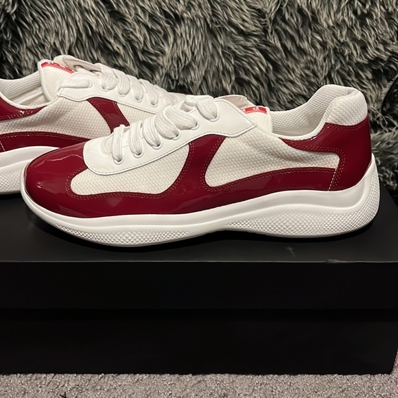 Beautiful flawless, cranberry prada - Picture 5 of 8